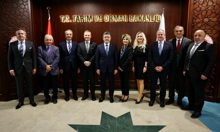 Tarım ve Orman Bakanı İbrahim Yumaklı, TGDF Yönetim Kurulu Üyelerini Kabul Etti